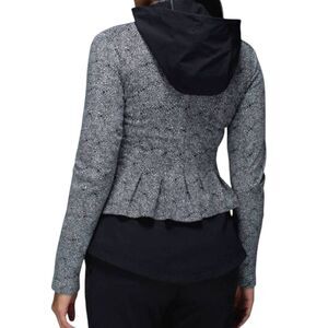 NWOT LULULEMON ATHLETICA Bust A Move Jacket Size 6